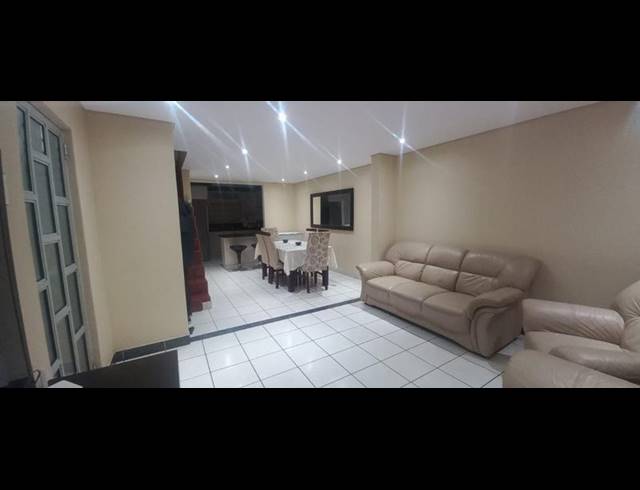 3 BEDROOM HOUSE FOR SALE IN CROSSMOOR